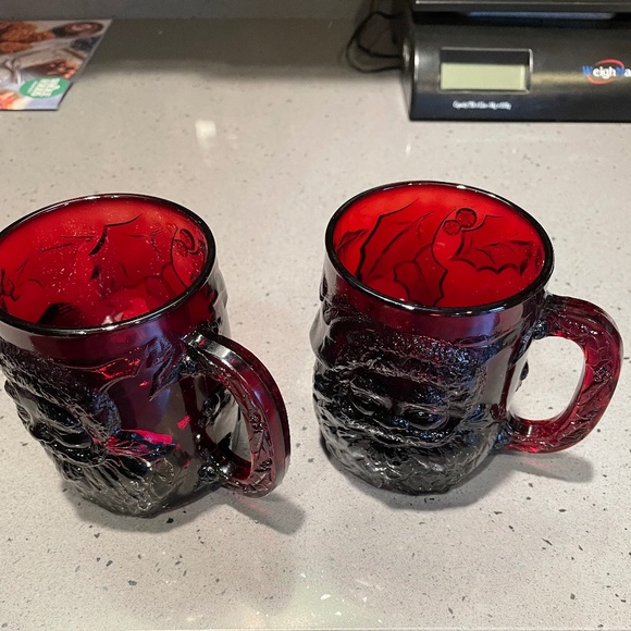 2 vintage Arcoroc Ruby Red Santa glass mugs - Picture 1 of 6